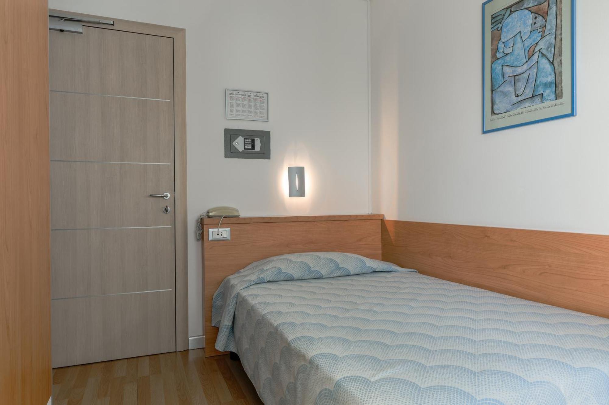 Hotel Riviera كاوْرلي المظهر الخارجي الصورة