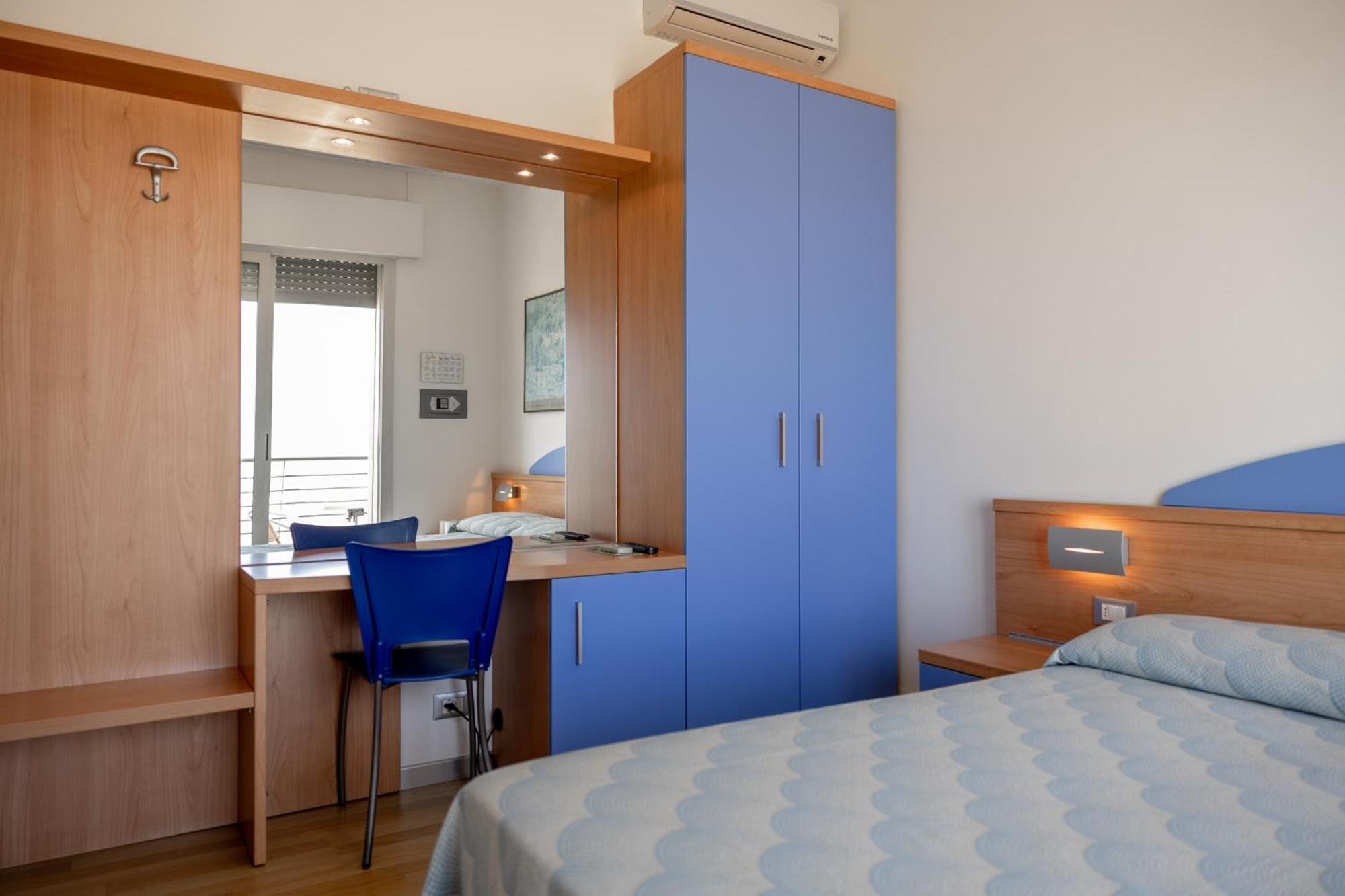 Hotel Riviera كاوْرلي المظهر الخارجي الصورة