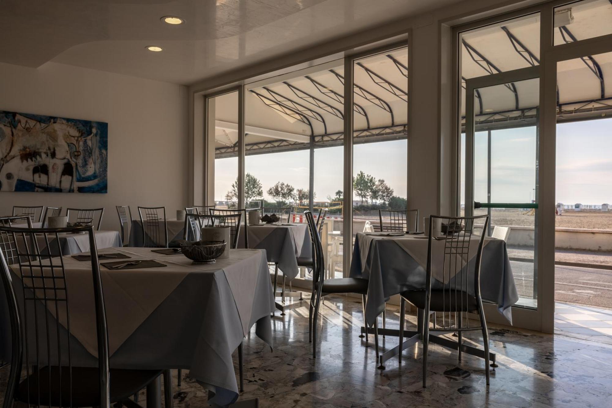 Hotel Riviera كاوْرلي المظهر الخارجي الصورة