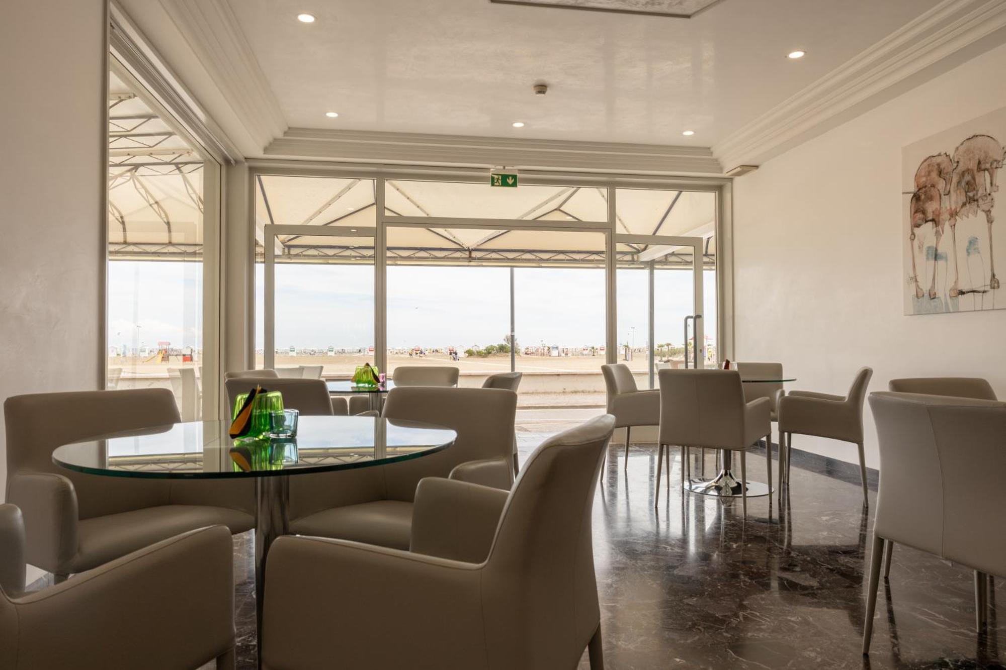 Hotel Riviera كاوْرلي المظهر الخارجي الصورة