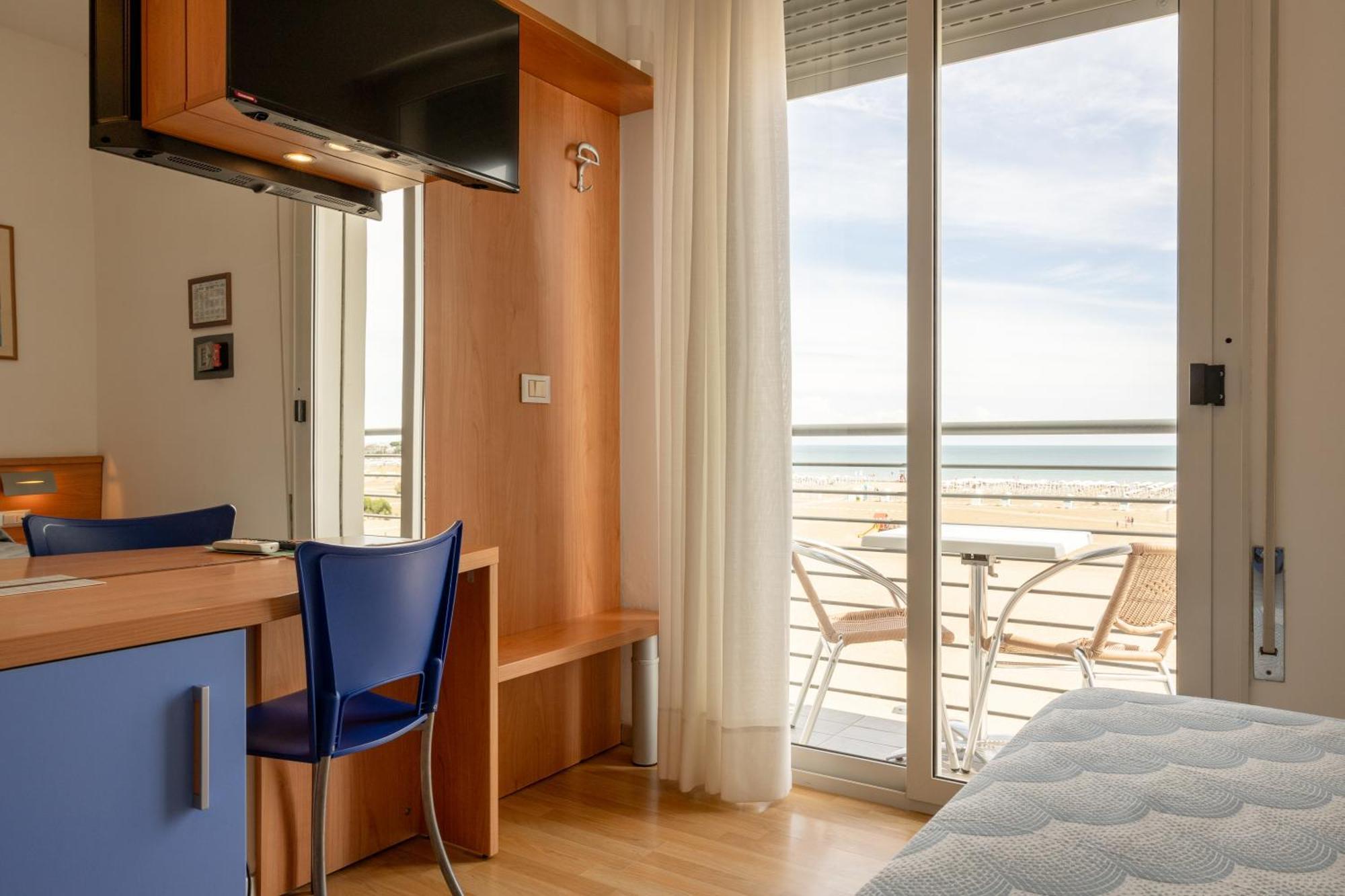 Hotel Riviera كاوْرلي المظهر الخارجي الصورة
