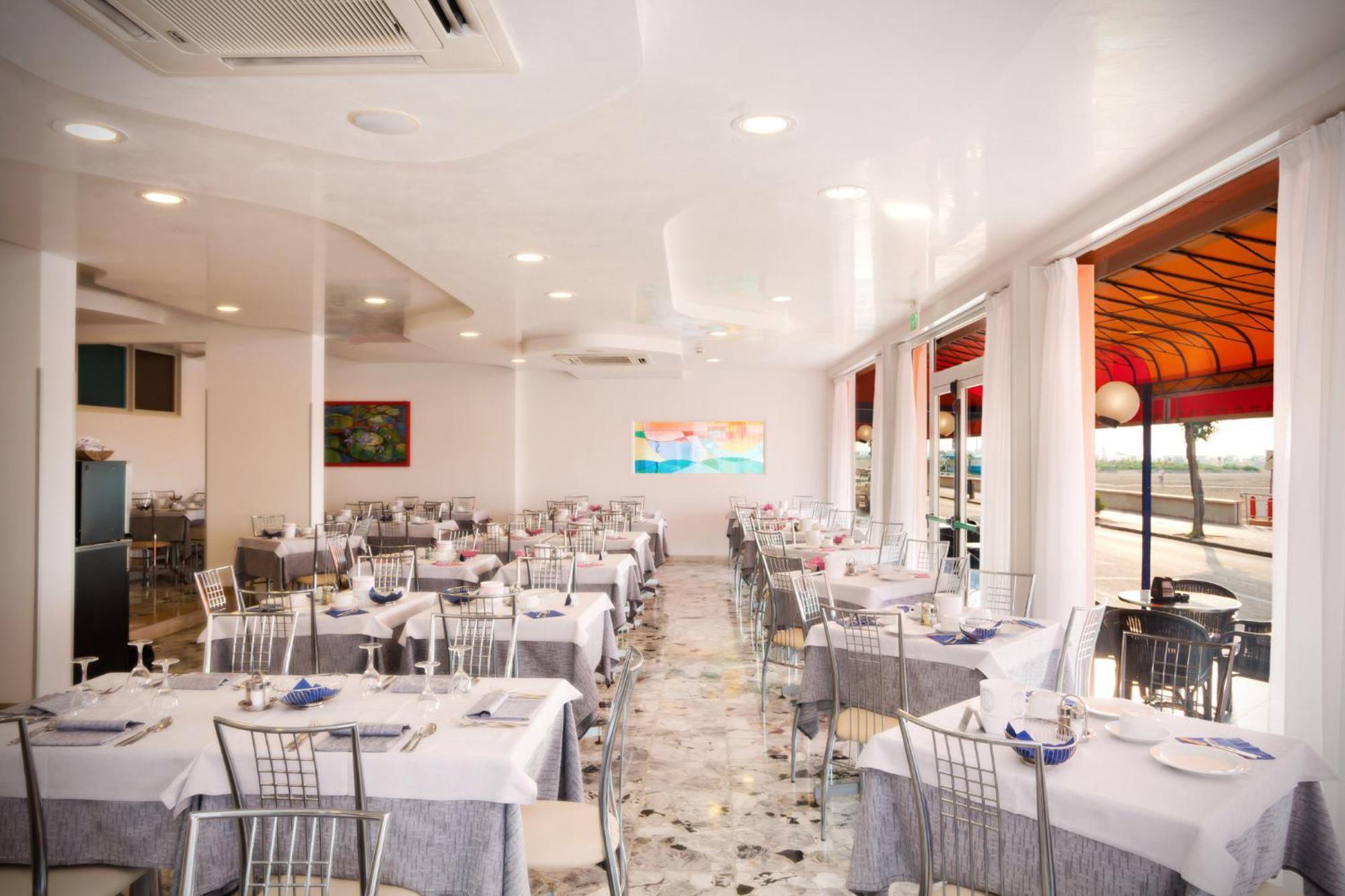 Hotel Riviera كاوْرلي المظهر الخارجي الصورة